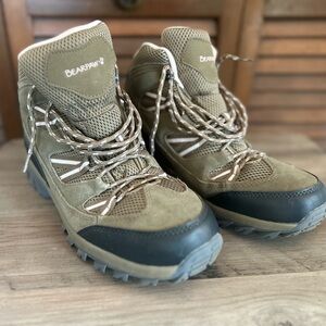 Bearpaw Tan Hiking Boots
